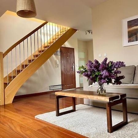 Apartament Hemingwaya เยเลเนียกูรา ภายนอก รูปภาพ