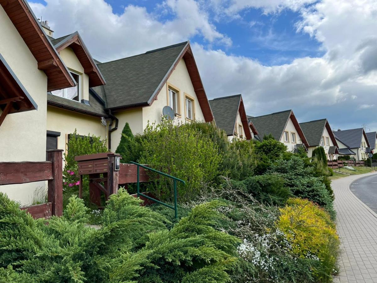 Apartament Hemingwaya เยเลเนียกูรา ภายนอก รูปภาพ