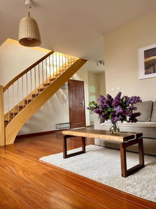Apartament Hemingwaya เยเลเนียกูรา ภายนอก รูปภาพ