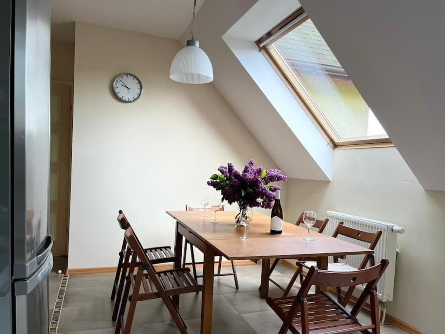 Apartament Hemingwaya เยเลเนียกูรา ภายนอก รูปภาพ