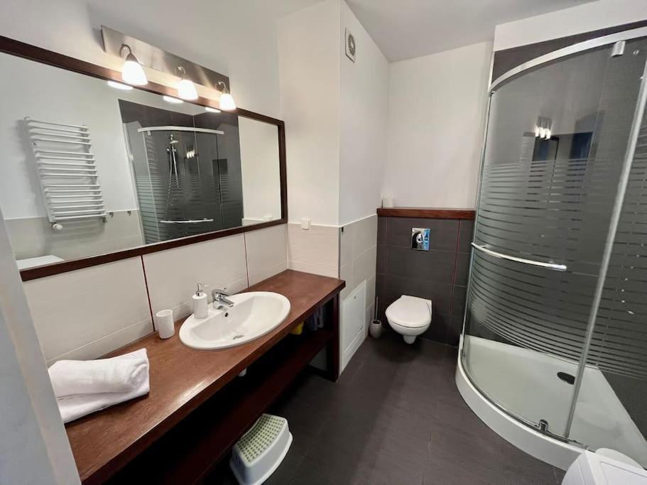 Apartament Hemingwaya เยเลเนียกูรา ภายนอก รูปภาพ