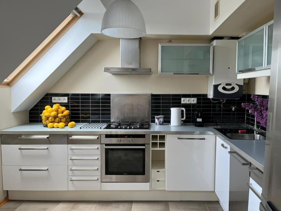 Apartament Hemingwaya เยเลเนียกูรา ภายนอก รูปภาพ